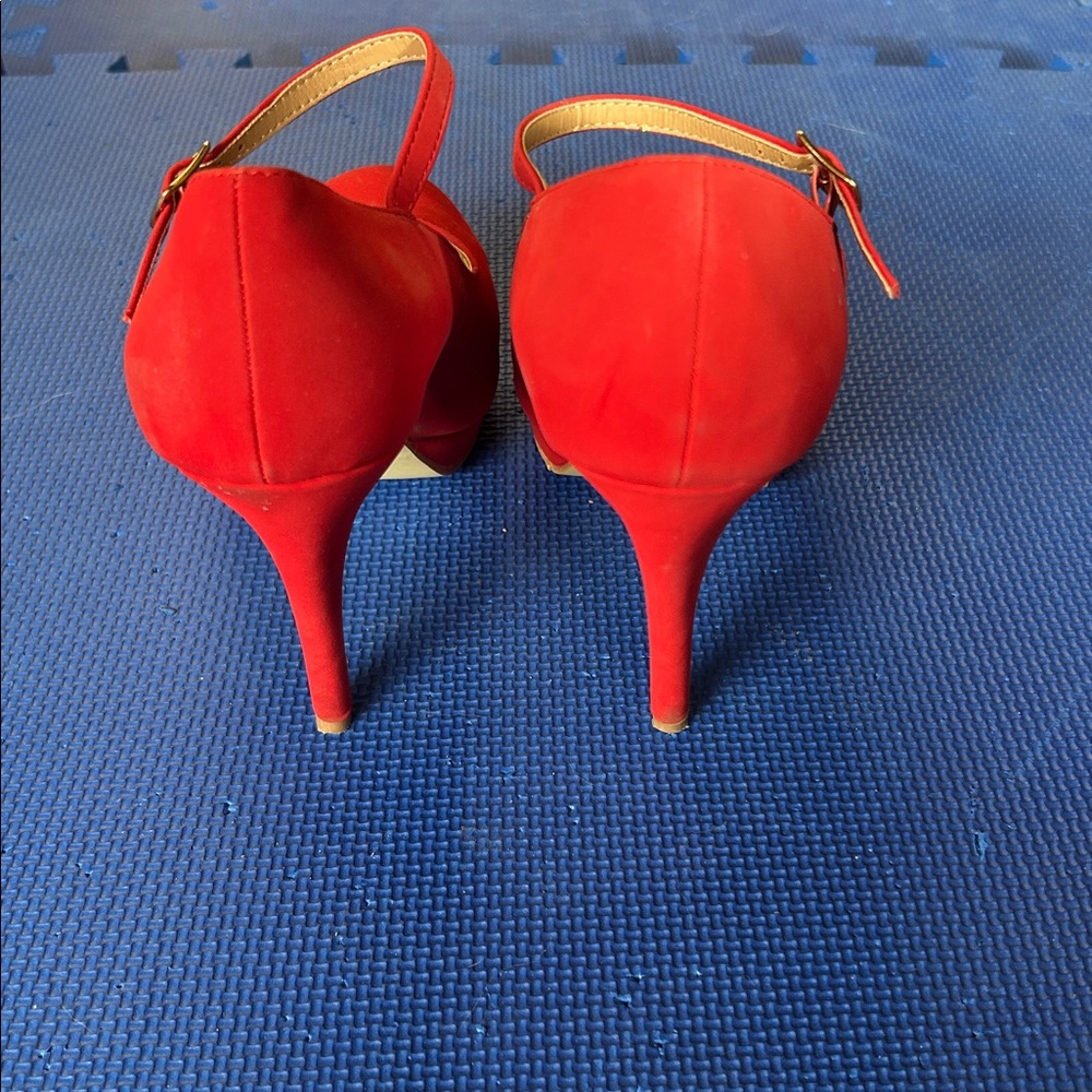 Elegant Red Mary Jane Heels - Picture 4 of 11